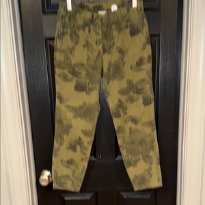 J.Crew Comrade Pants in a green camo floral print Size 6